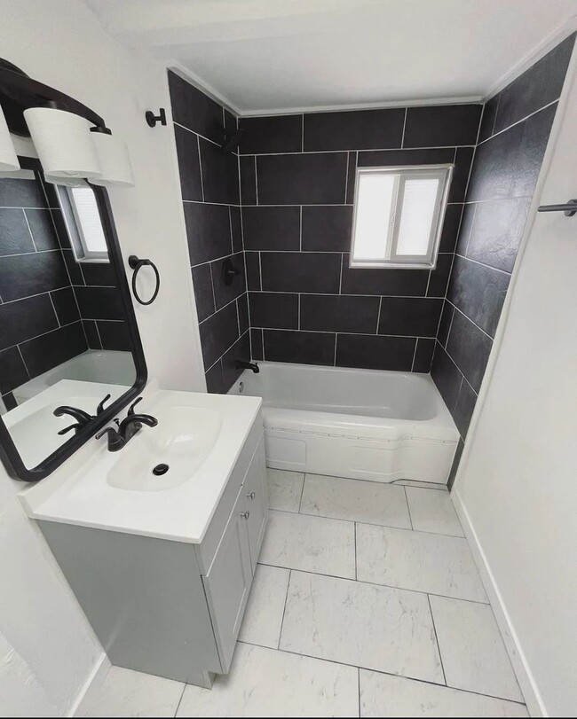 Building Photo - Charming 3 Bed, 1 Bath Home in Pubelo | $1700