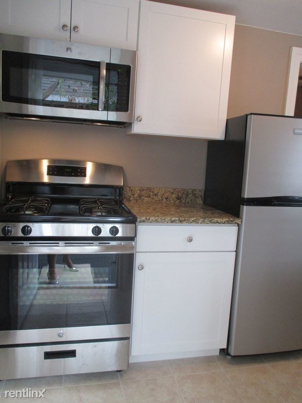 Building Photo - 2 br, 1 bath Apartment - 53 Drake St D Unit D