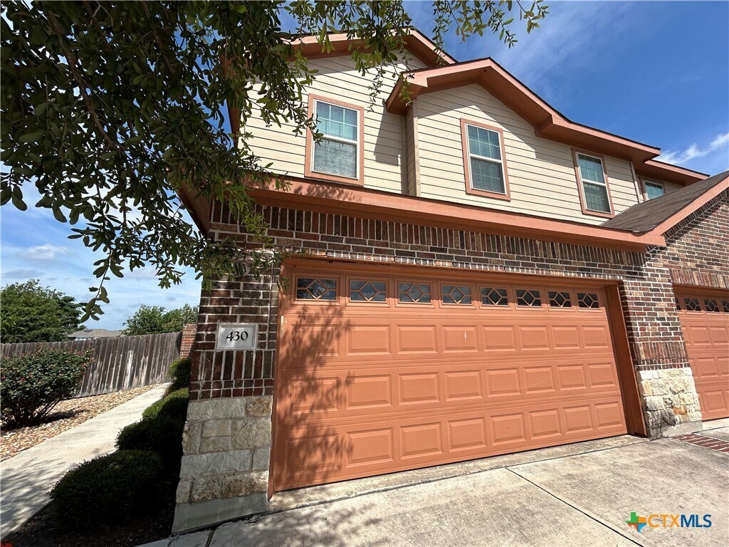 Foto principal - 430 Creekside Curve