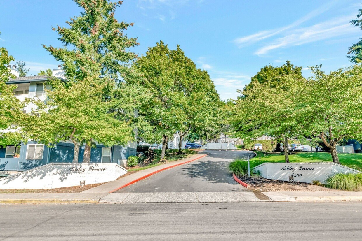 Ashley Terrace Apartments in Vancouver, WA