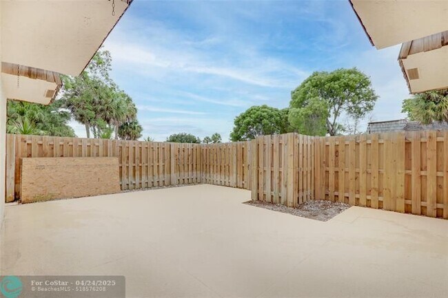 Building Photo - 4091 Palm Bay Cir