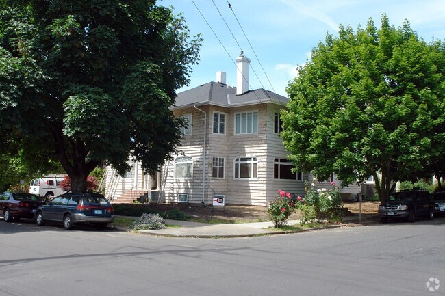 Building Photo - 2171 NE Schuyler St