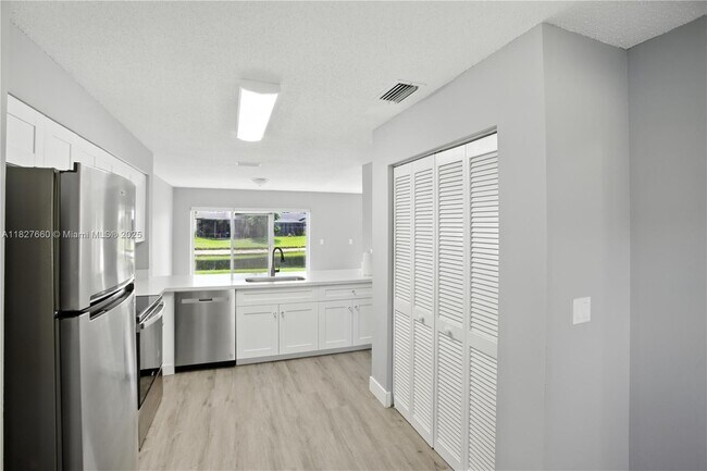 Building Photo - 1723 SW 109th Terrace