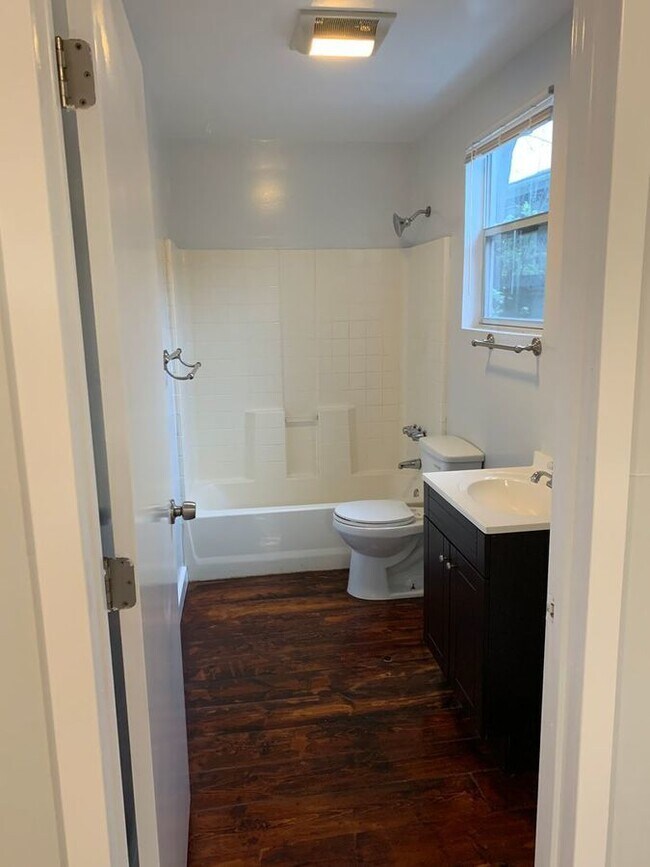 Building Photo - Sunny Remodeled? One Bedroom ?with W/D, ?P...