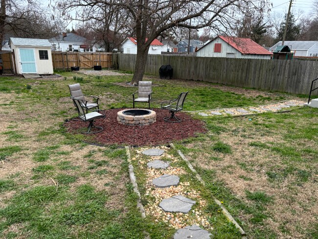 Foto del edificio - 5403 Bloomingdale Ave