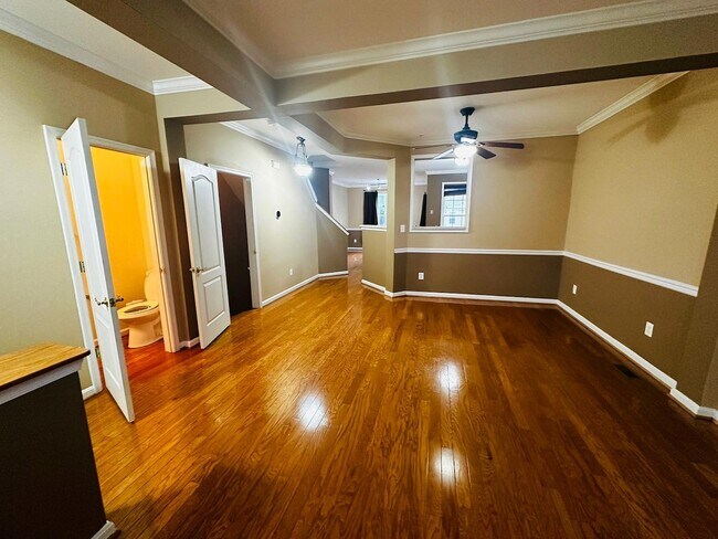 Building Photo - 1504 Sunswept Dr