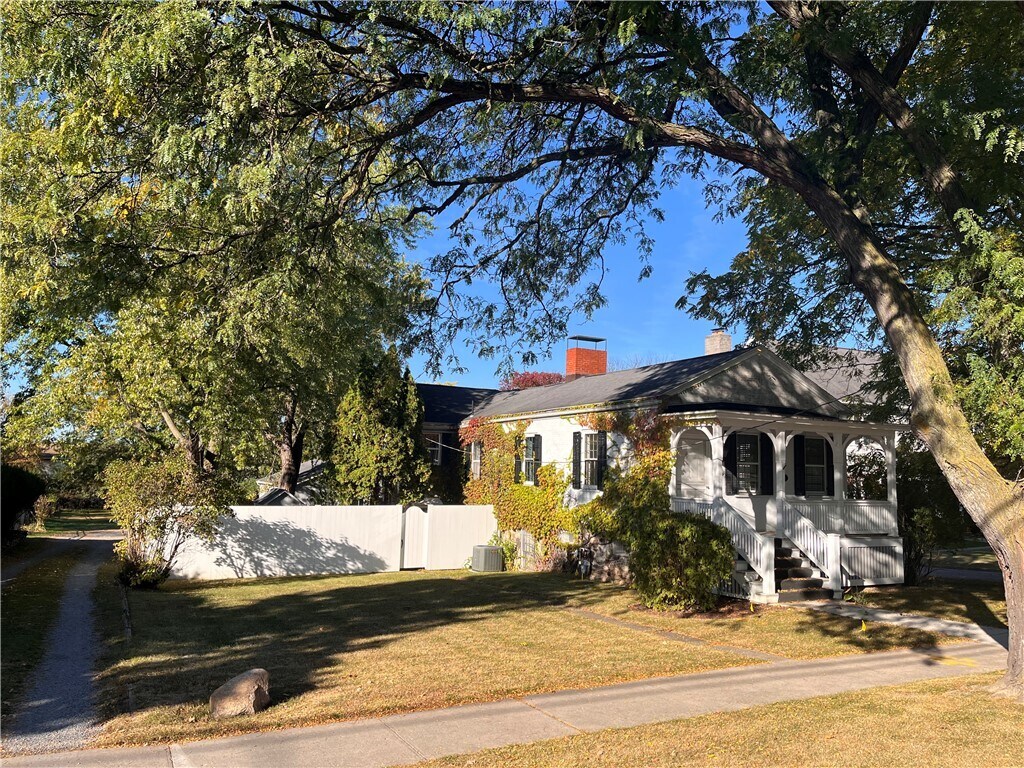 Foto principal - 410 N Main St