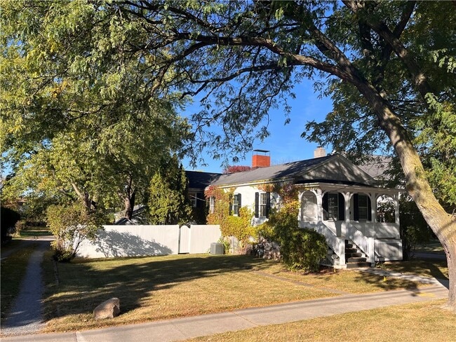 Foto del edificio - 410 N Main St