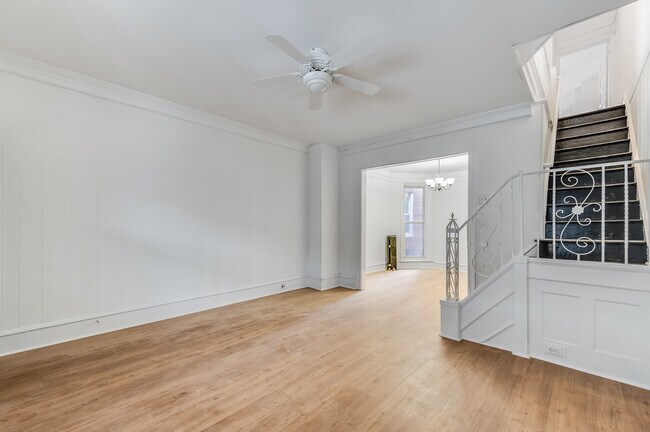 ENTRANCE - 5741 Rodman St