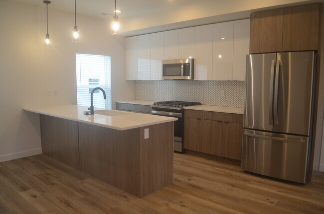 L2 - Kitchen - 3371 Orchard Dr