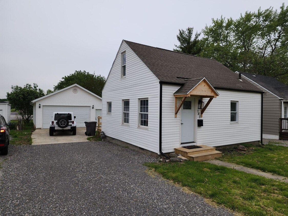 Foto principal - 141 W Lane Ave