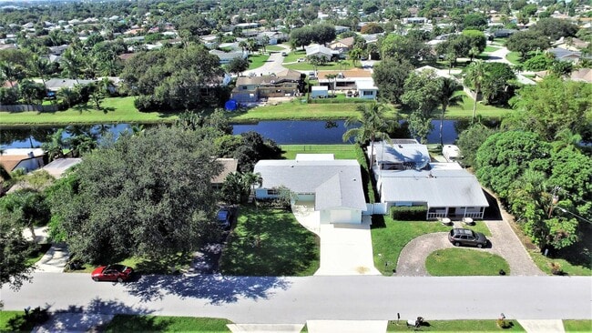 Building Photo - 571 Riverside Dr