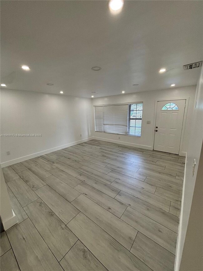 Foto del edificio - 17110 NW 11th Ave