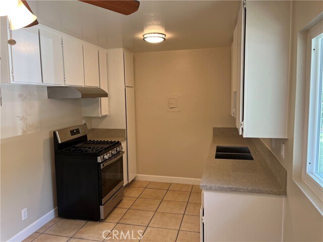 Building Photo - 916 E Broadway