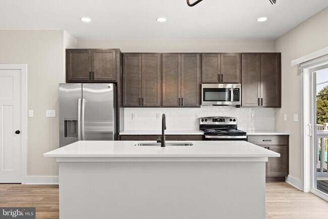 Building Photo - 3 COMMONS Ct
