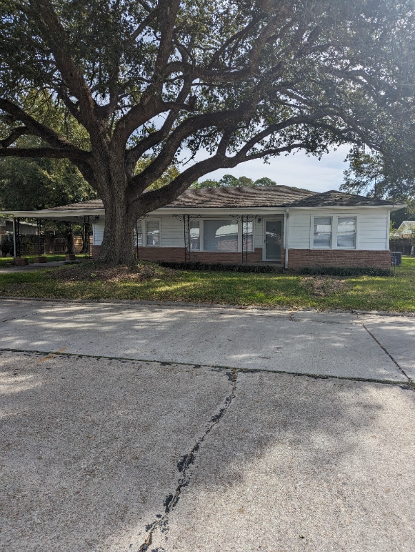 Primary Photo - 306 Victory Dr