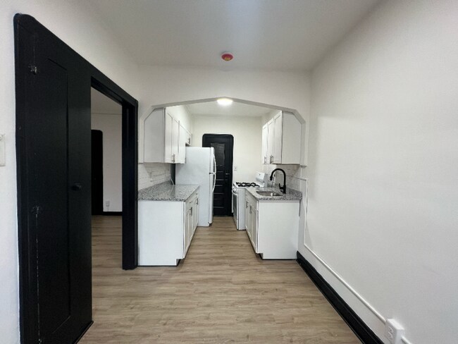 Foto del edificio - 1411 Roycroft Ave