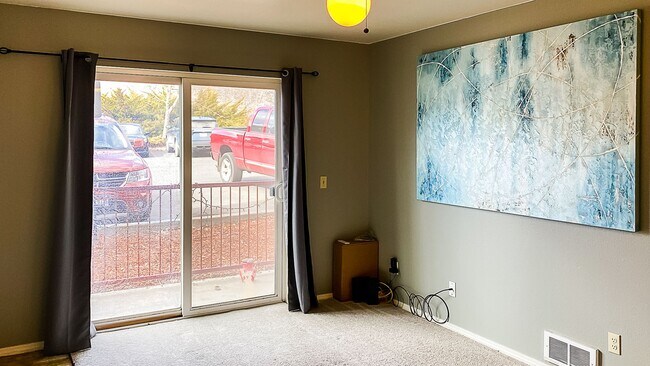 Foto del edificio - 3bed/2bath ground floor condo close to U of I, Shopping, Public Transportation