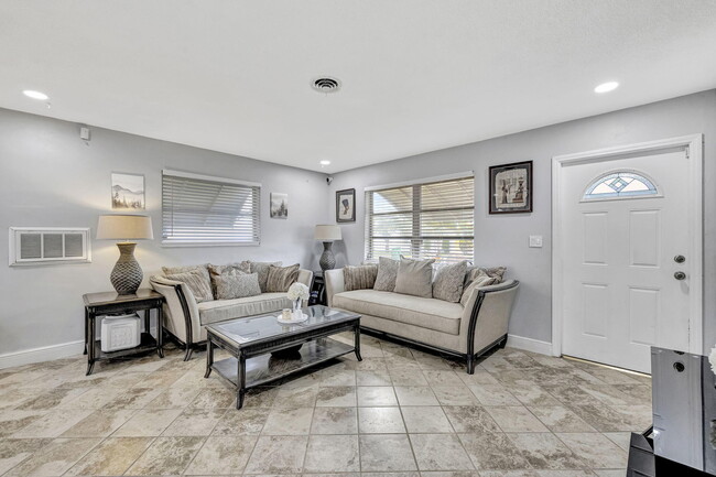Foto del edificio - 4901 NW 27th Way