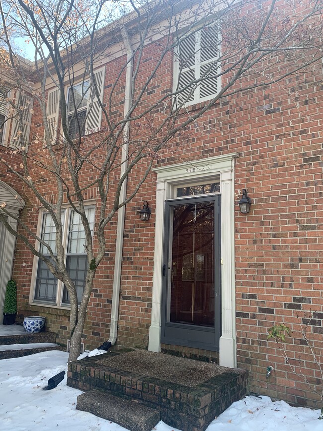 Building Photo - 2318 18th Ave S