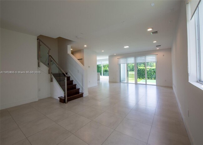 Foto del edificio - 6839 NW 103rd Ave