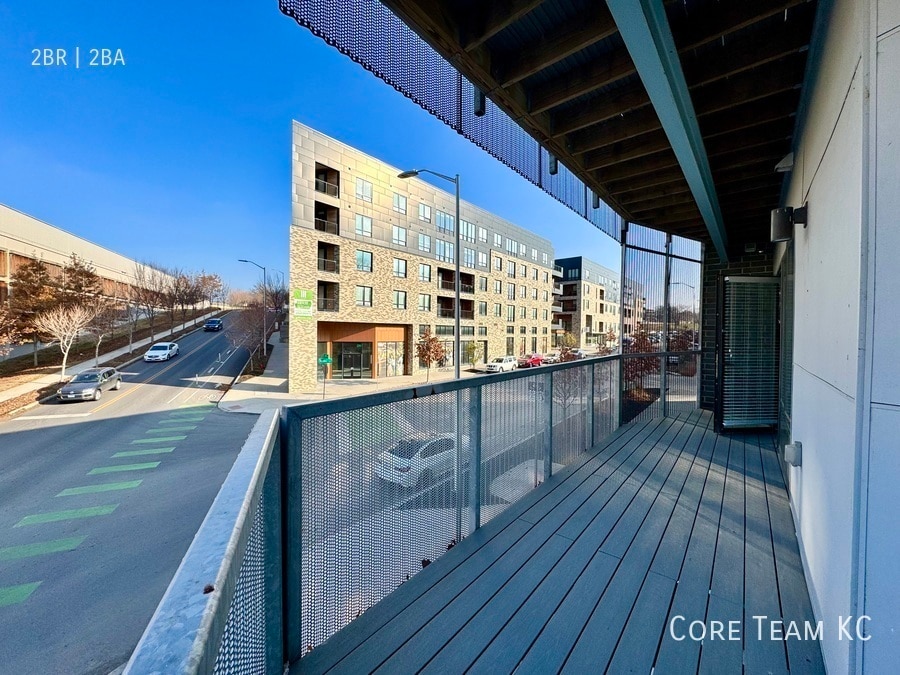 Foto principal - 227 E 27th St