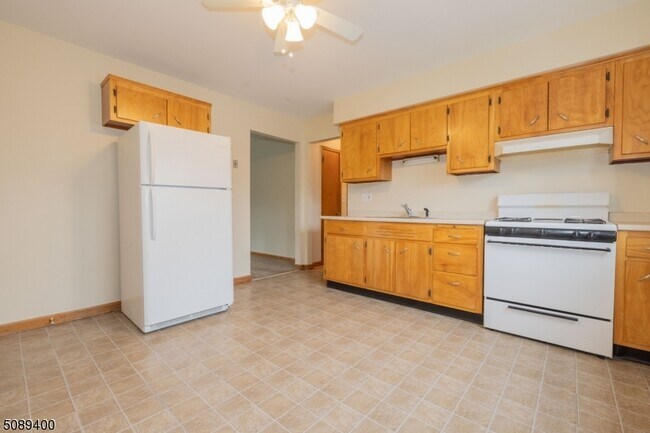 Foto del edificio - 817 Ringwood Ave