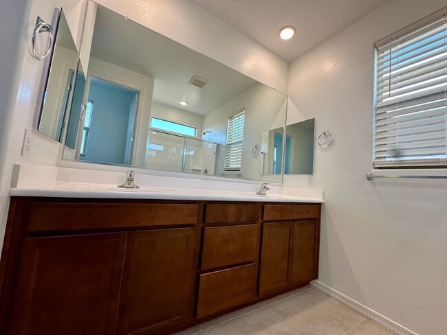 Foto del edificio - BRAND NEW HOME ANTHEM AREA