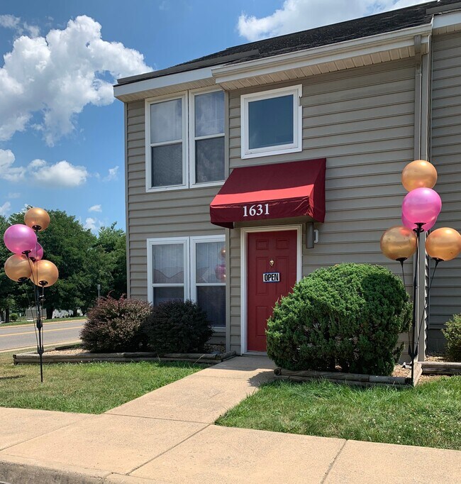 The Fox (PRICED BY BEDROOM STUDENT HOUSING) Townhomes for Rent