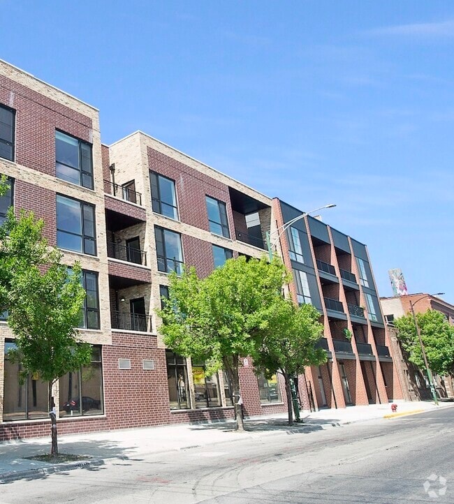 Building Photo - 520 N Western Ave