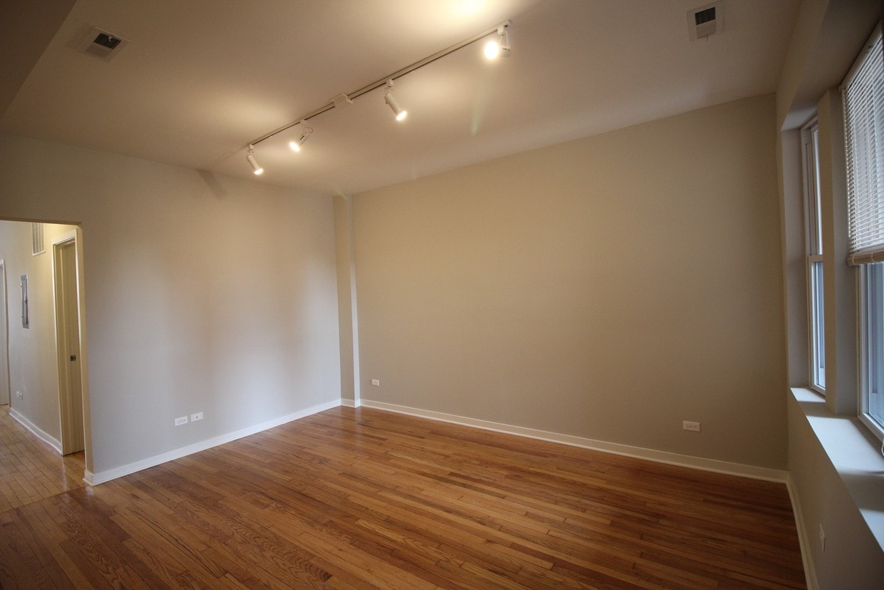 Primary Photo - 3640 W Diversey Ave