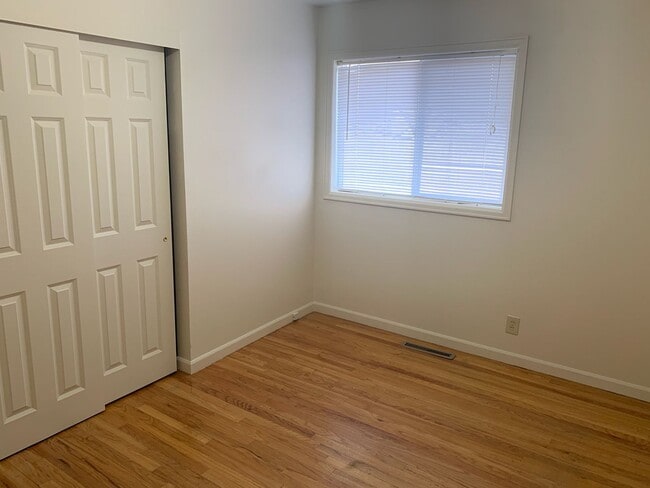 Building Photo - Fantastic 3BD/1BA!