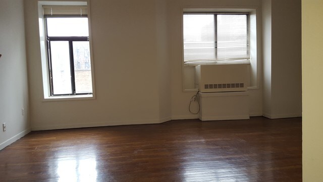 Primary Photo - 221 E 34th St
