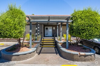 Building Photo - Solaire