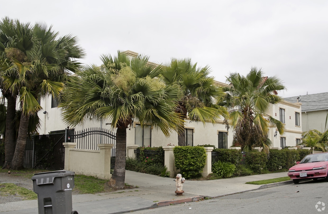 Building Photo - 994 56th St