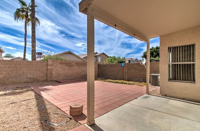 Building Photo - 3 Bed + 2.5 Bath + 1,421 Square Feet + 2 C...