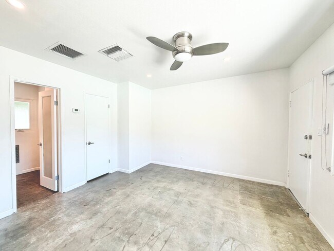 Foto del edificio - AVAILABLE NOW!! Studio Apartment in Palm Springs!!