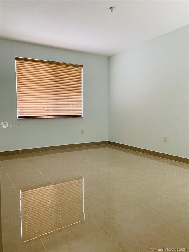 Foto del edificio - 7100 NW 177th St