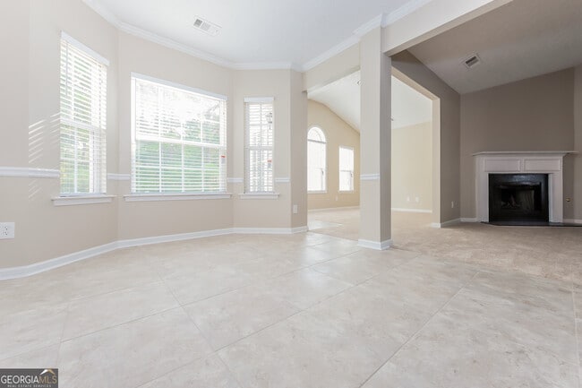 Foto del edificio - 5345 Yellow Pine Dr