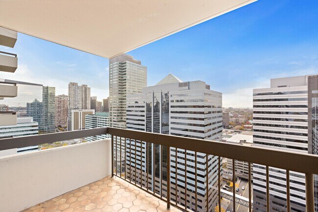Building Photo - 45 River Dr S