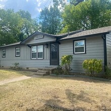 Building Photo - 413 W Nashville Pl