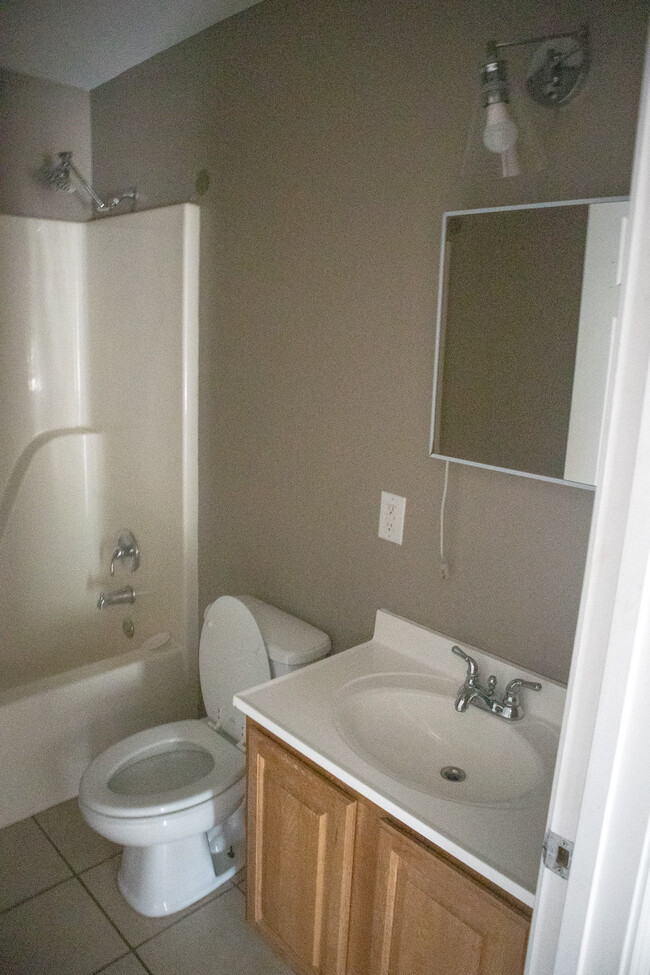 Unit B Bathroom - 468 Mt Carmel Rd