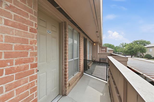 Foto del edificio - 10566 High Hollows Dr