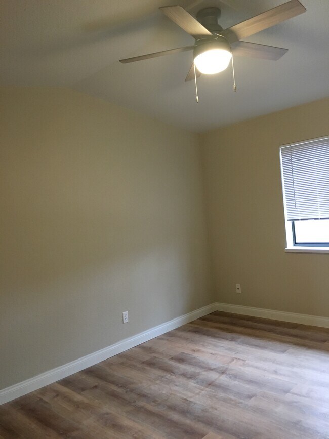 Foto del edificio - 2635 Glen Creek Pl