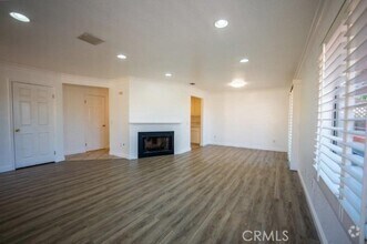 Building Photo - 1830 N Vineyard Ave