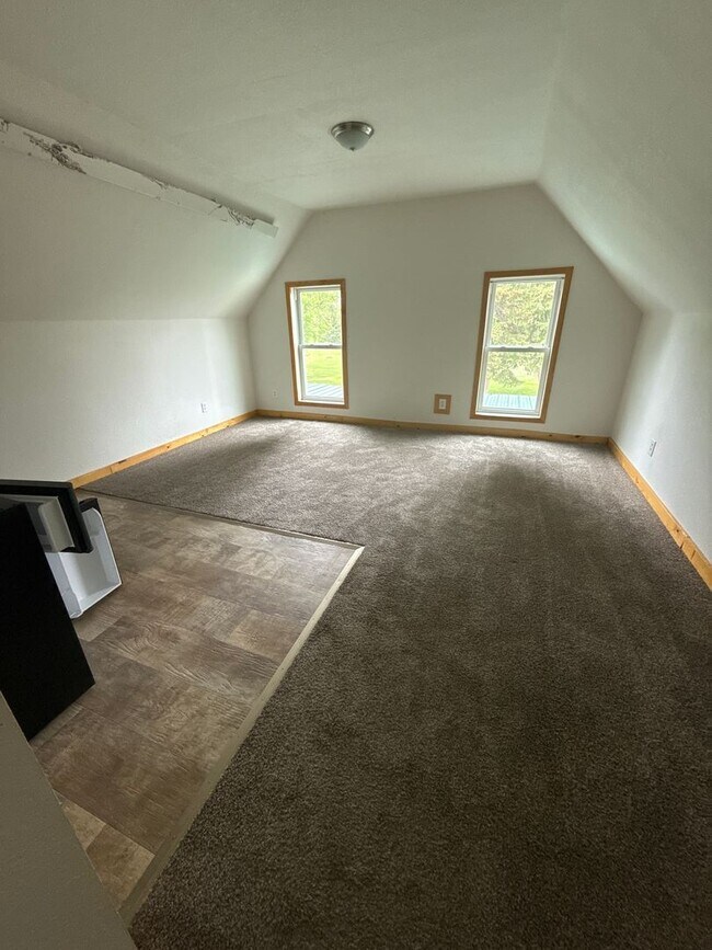 Building Photo - 209 Main St