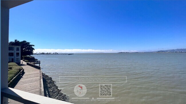 Foto del edificio - Take the helm of this nautical themed 2 be...