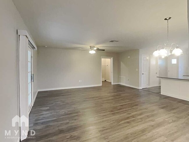 Building Photo - 8610 Sagewood Dr