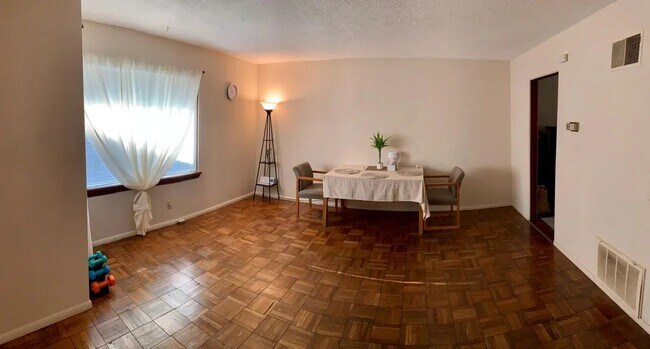 Foto del edificio - 413 W Main St