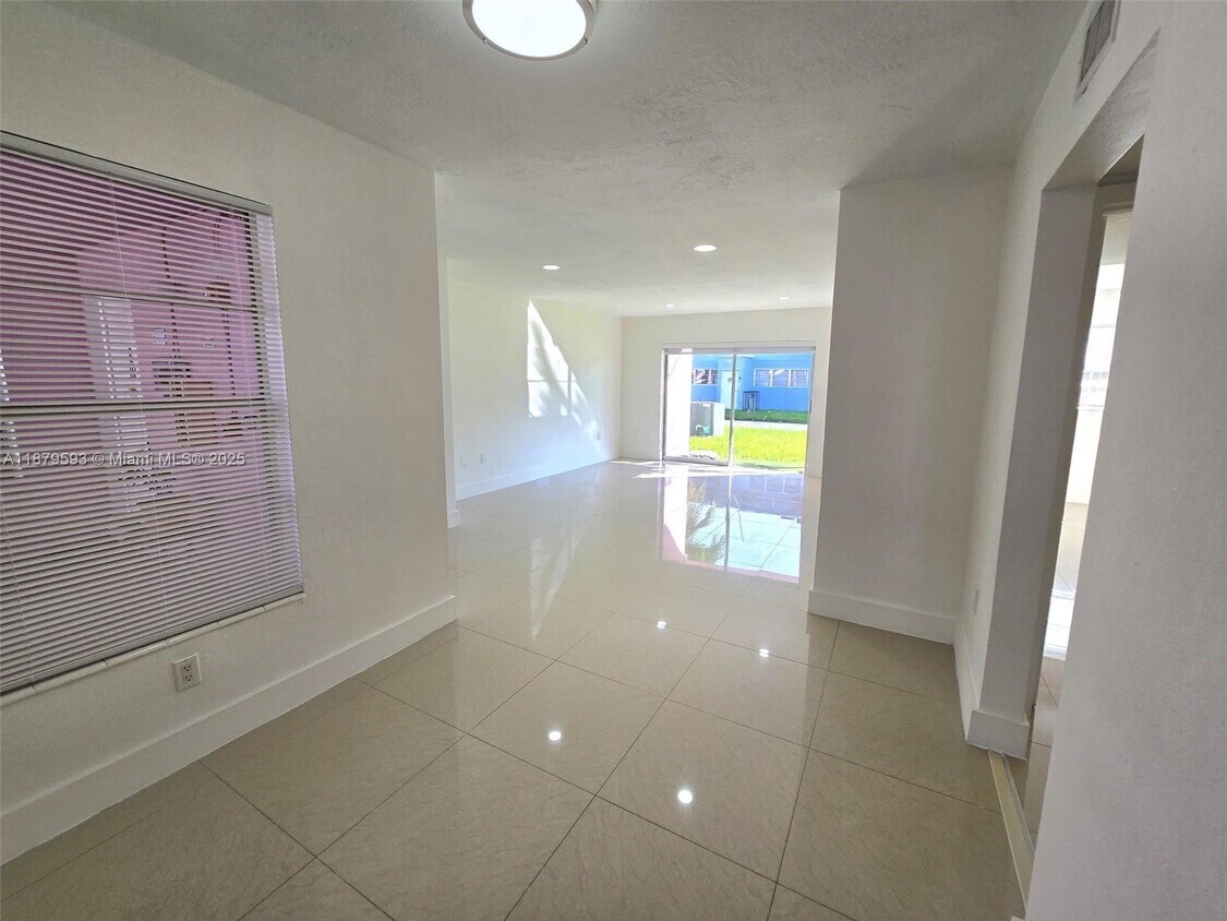 Primary Photo - 7520 SW 82nd St